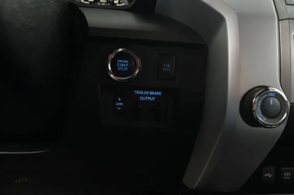 Toyota Tundra photo 30