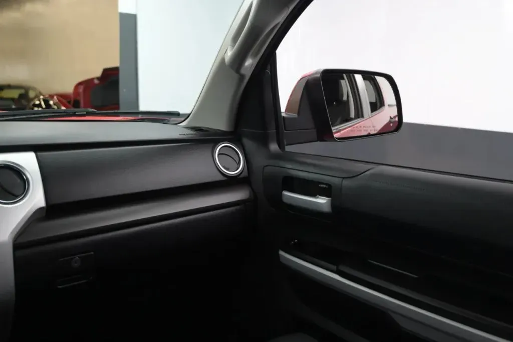 Toyota Tundra photo 34
