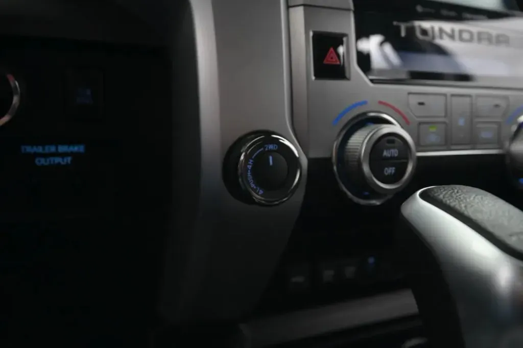 Toyota Tundra photo 25