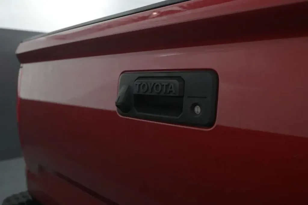 Toyota Tundra photo 16