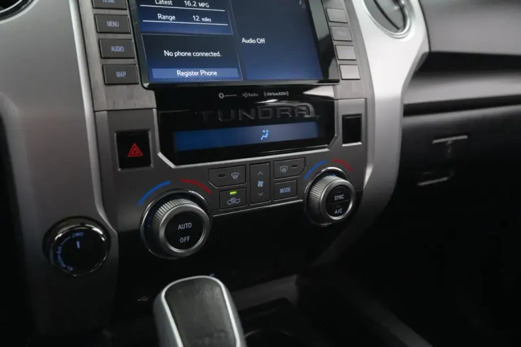 Toyota Tundra photo 24