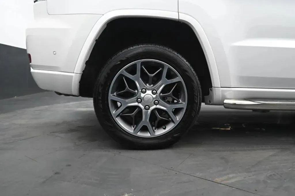 Jeep Grand Cherokee photo 18