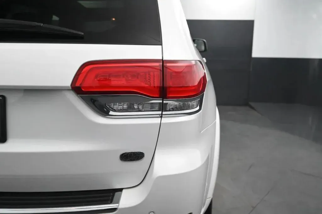 Jeep Grand Cherokee photo 16