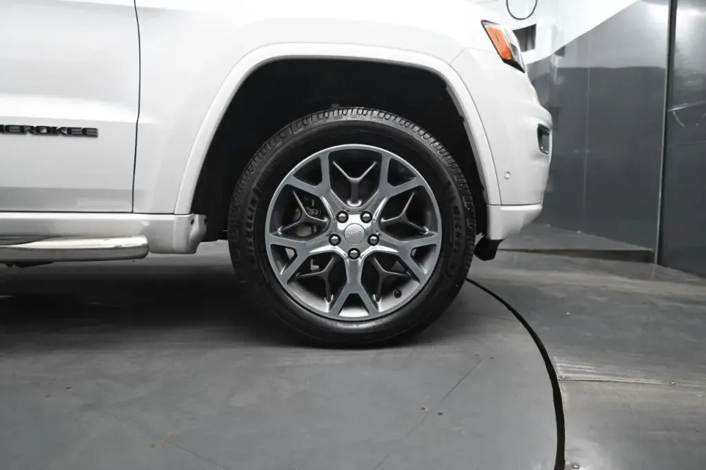 Jeep Grand Cherokee photo 19