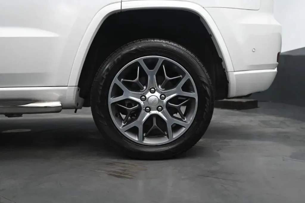 Jeep Grand Cherokee photo 13