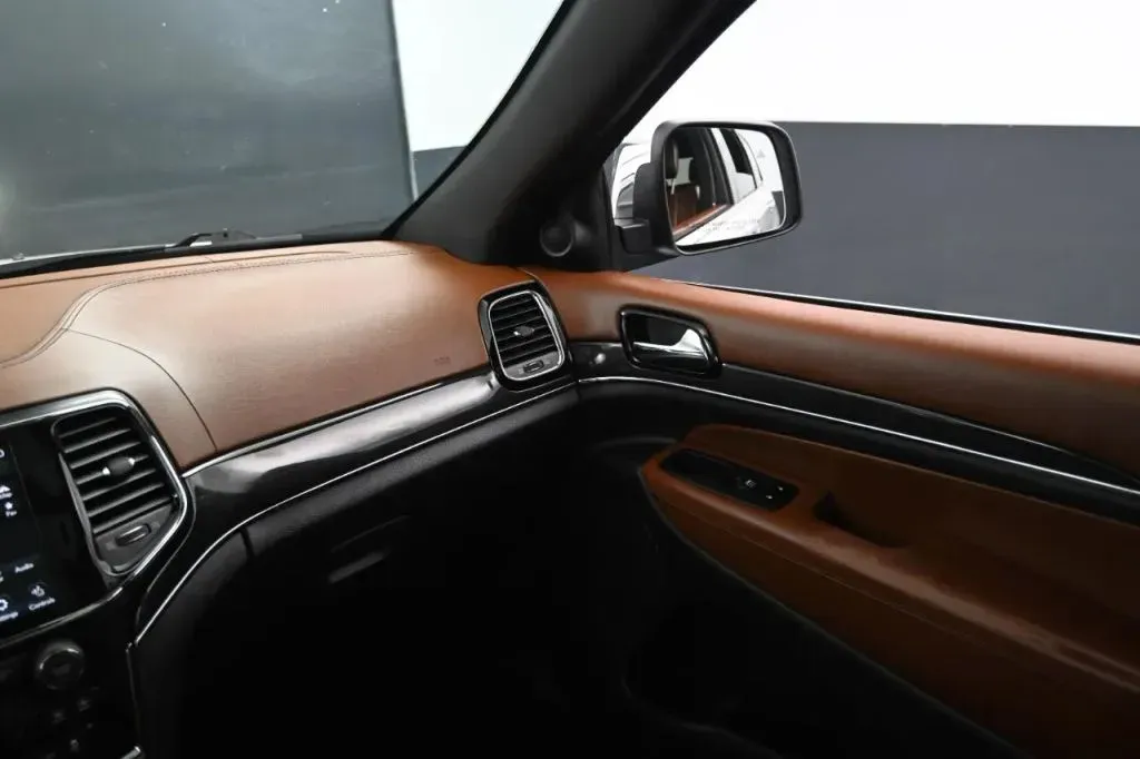 Jeep Grand Cherokee photo 21