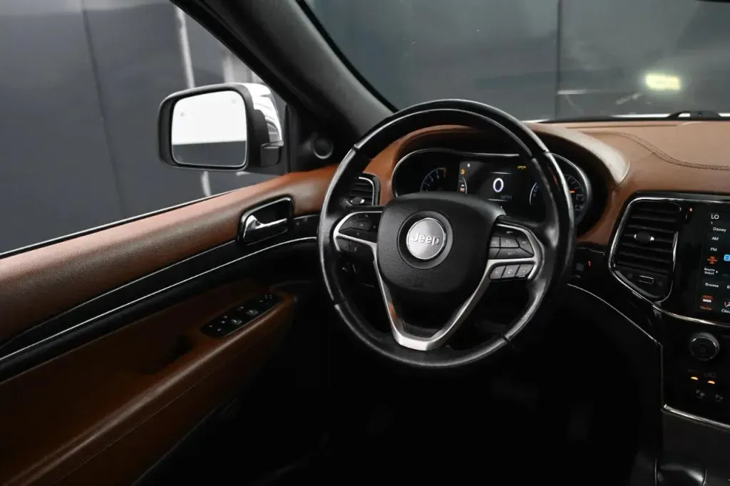 Jeep Grand Cherokee photo 22