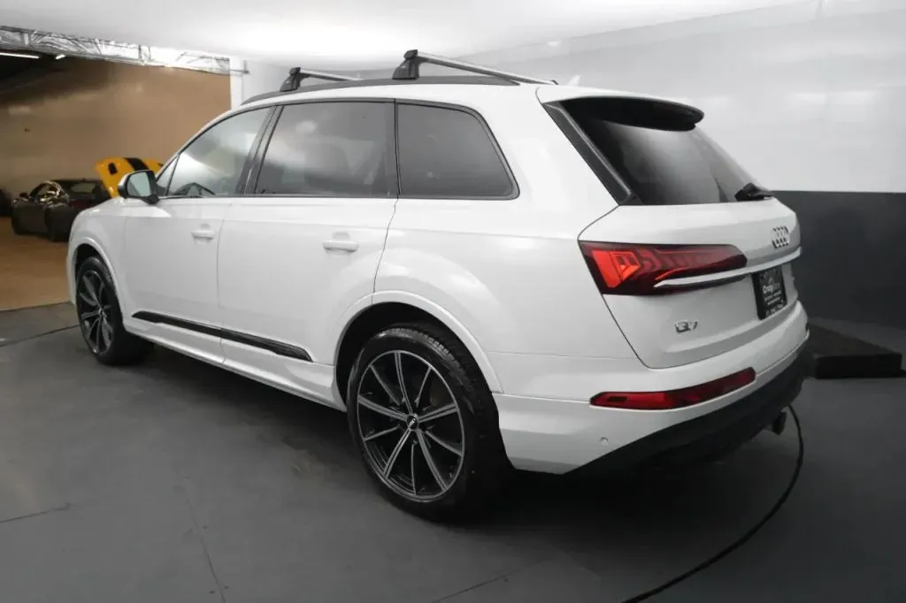 Audi Q7 photo 2