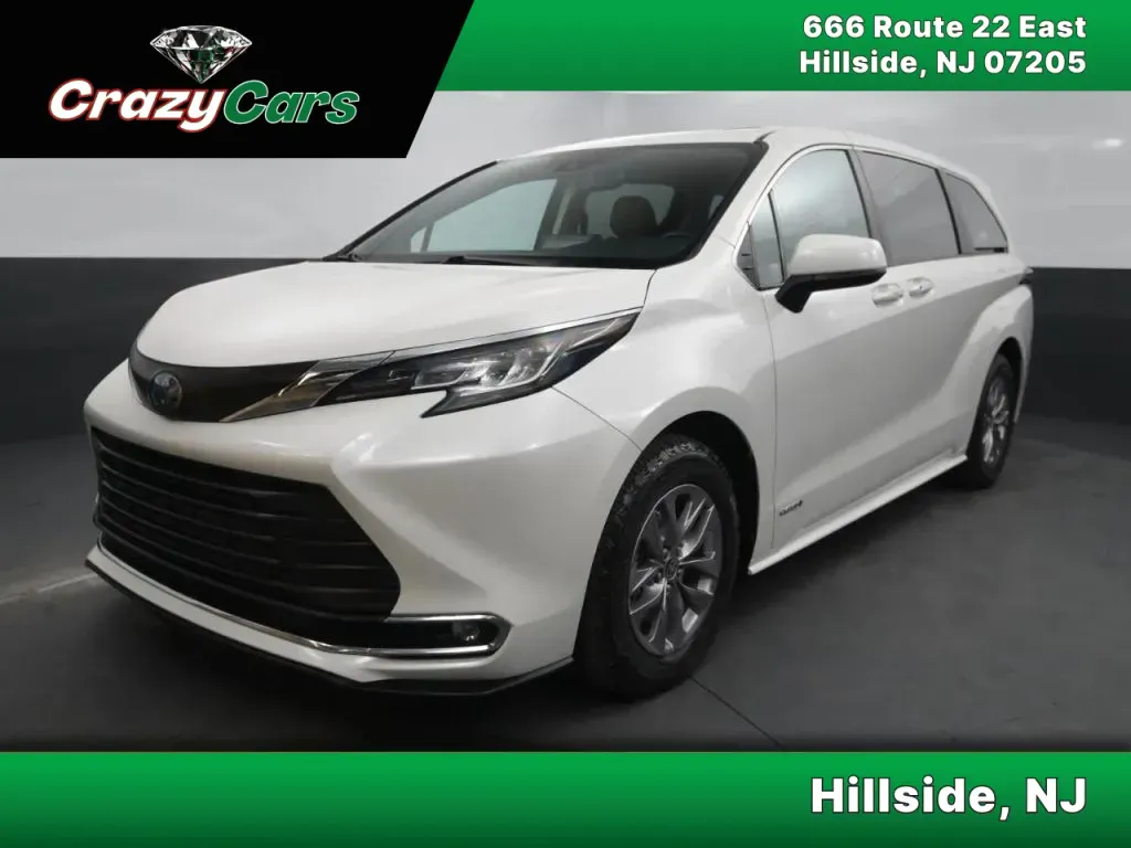 White 2021 Toyota Sienna XLE Minivan 4D for sale in Hillside, NJ