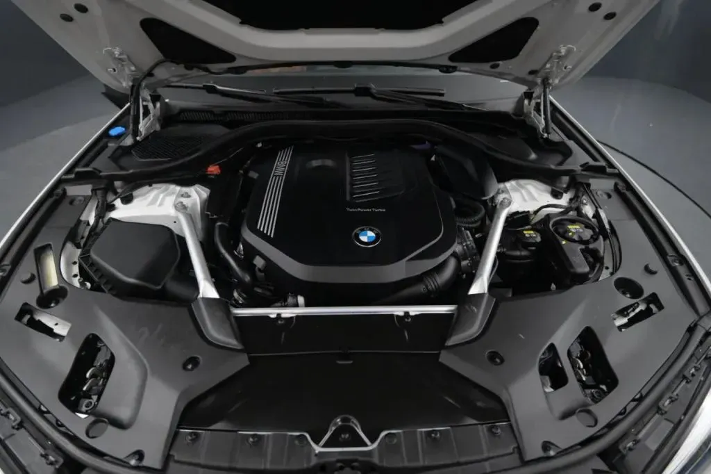BMW 5 Series photo 19