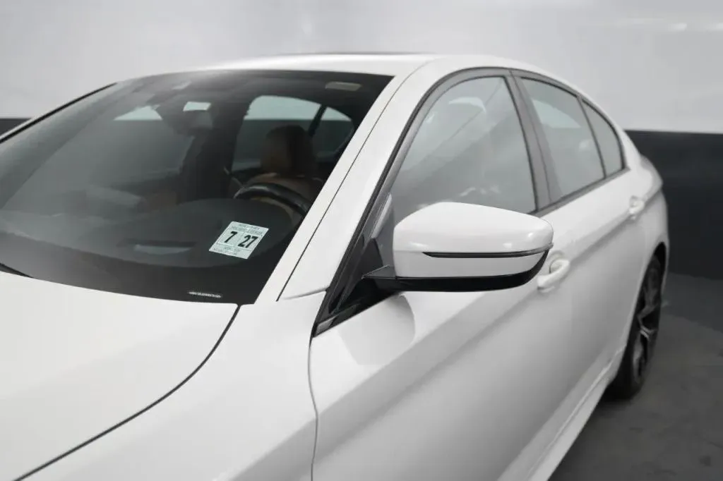 BMW 5 Series photo 11