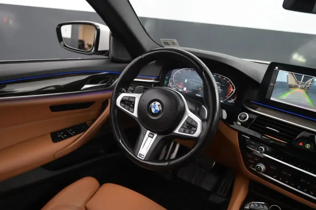 BMW 5 Series photo 36