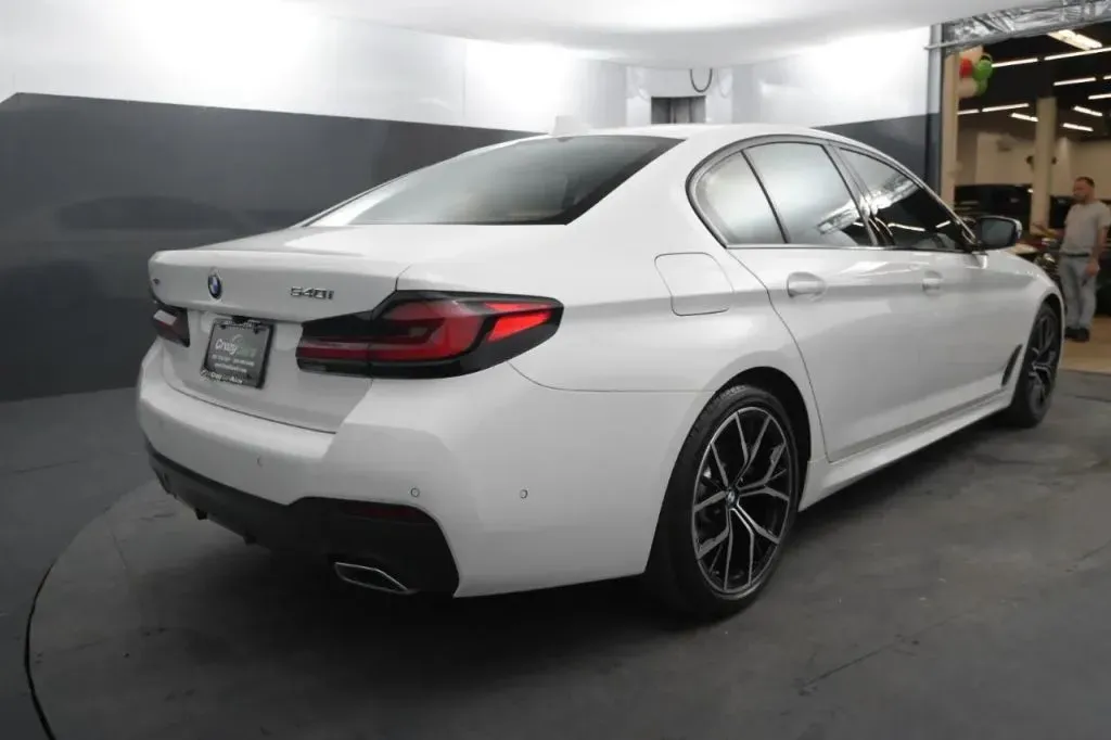 BMW 5 Series photo 5