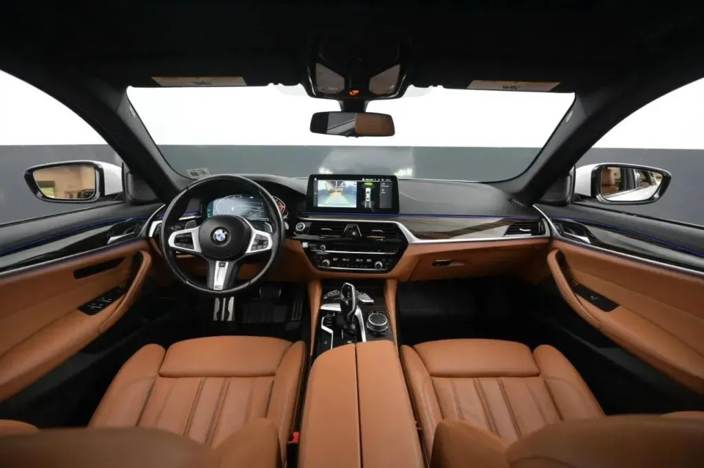 BMW 5 Series photo 32