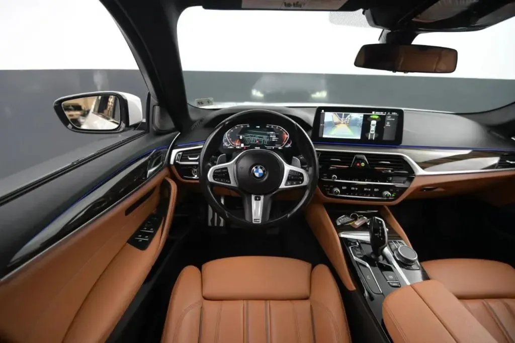 BMW 5 Series photo 37