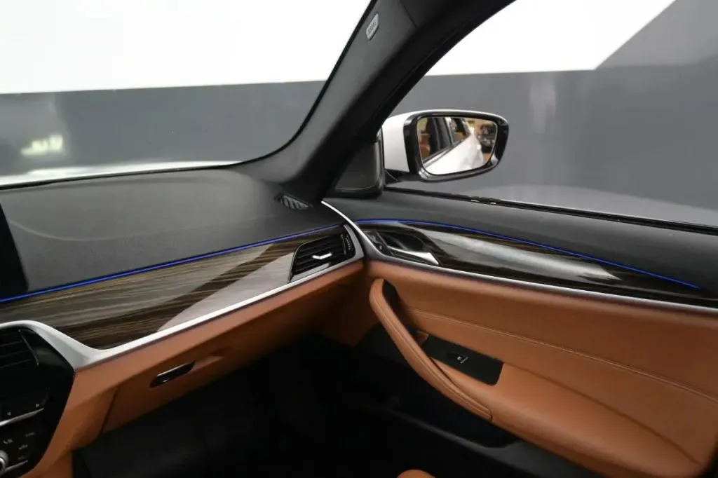 BMW 5 Series photo 35
