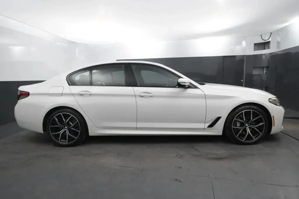 BMW 5 Series photo 6