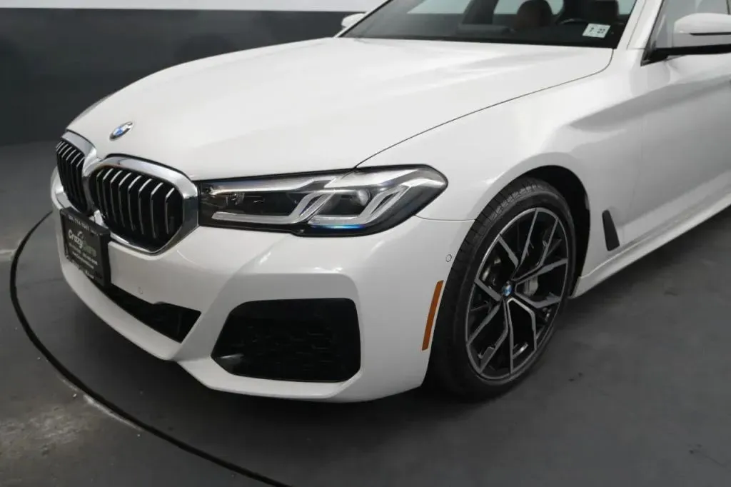 BMW 5 Series photo 9
