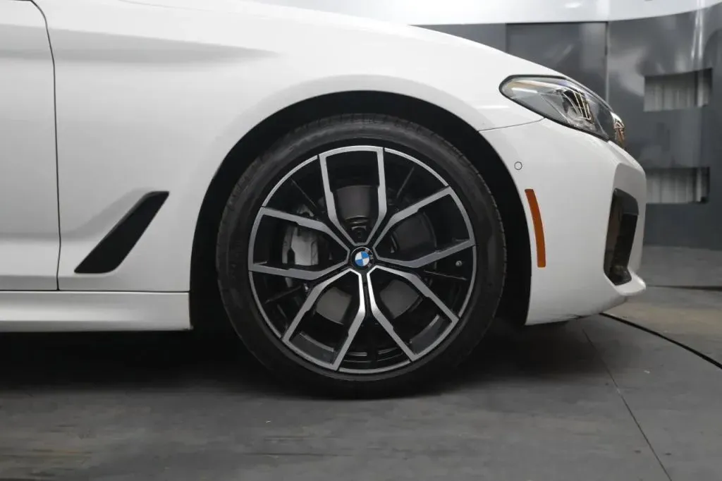 BMW 5 Series photo 18