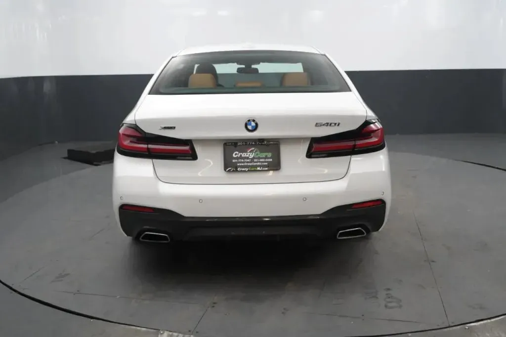 BMW 5 Series photo 4