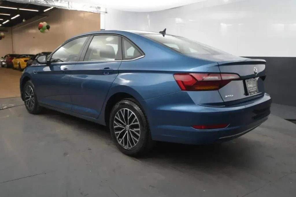 Volkswagen Jetta photo 2