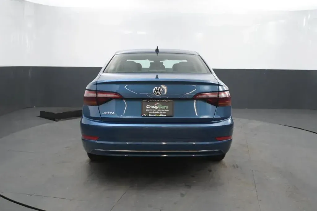 Volkswagen Jetta photo 3