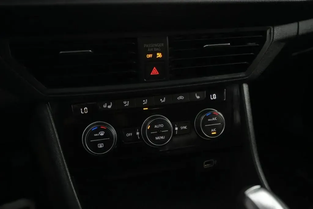 Volkswagen Jetta photo 23