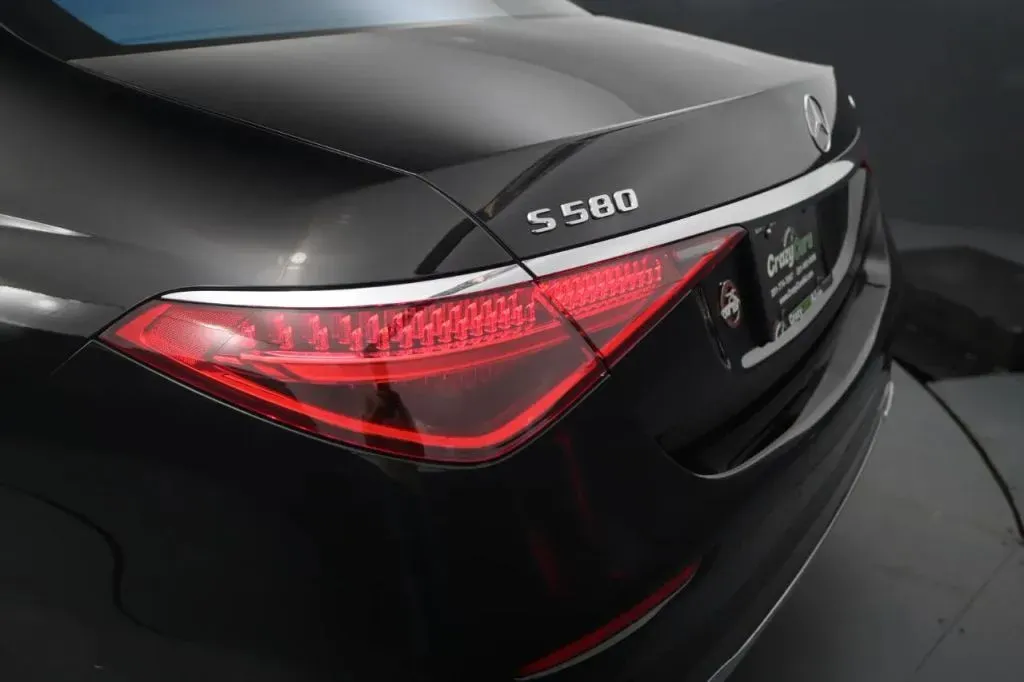 Mercedes-Benz S-Class photo 18