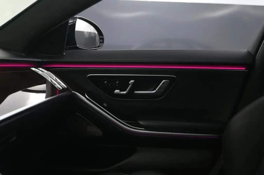 Mercedes-Benz S-Class photo 32