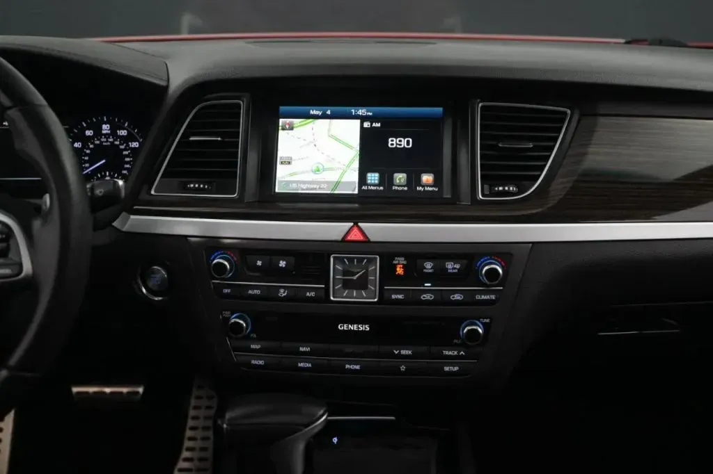 Genesis G80 photo 38