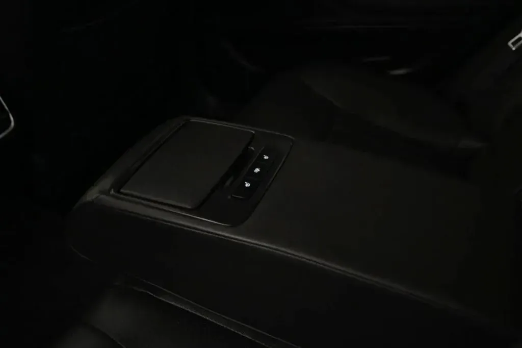Genesis G80 photo 50