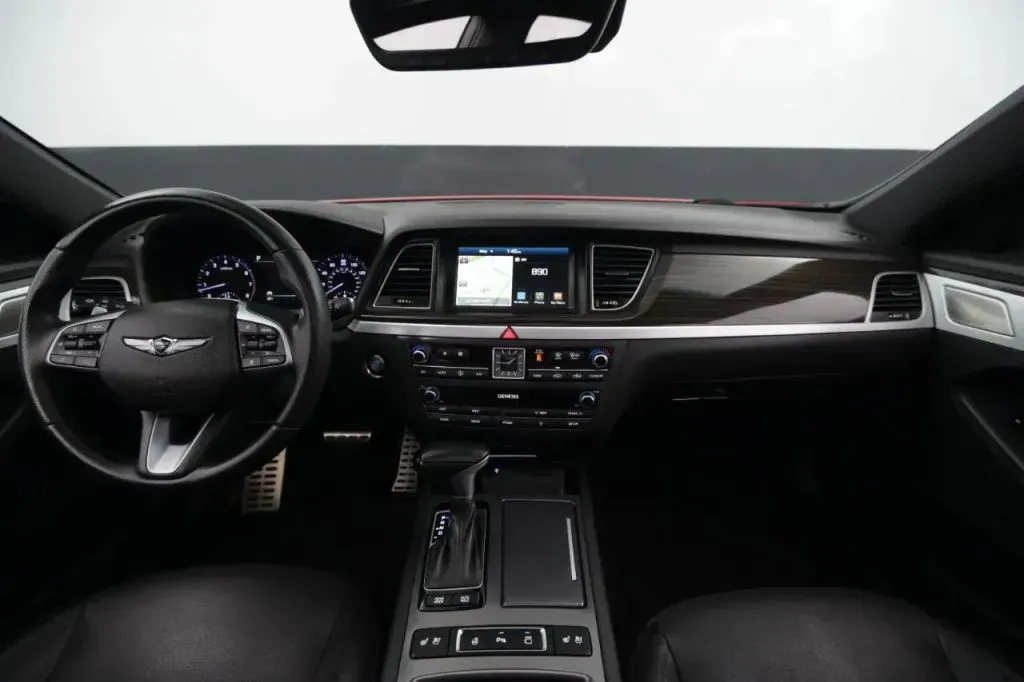 Genesis G80 photo 37