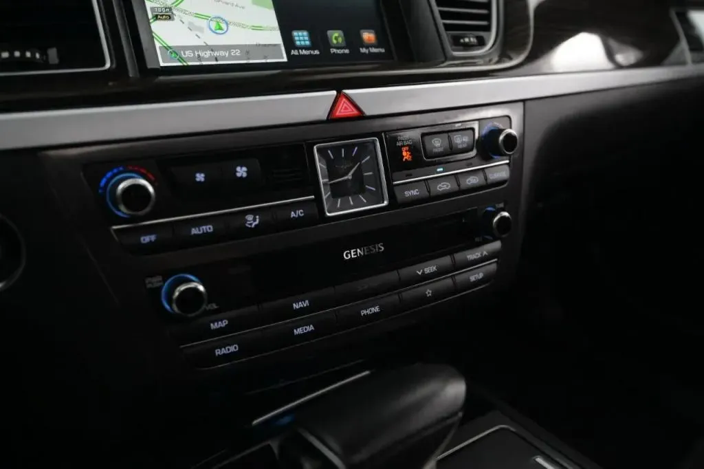 Genesis G80 photo 30