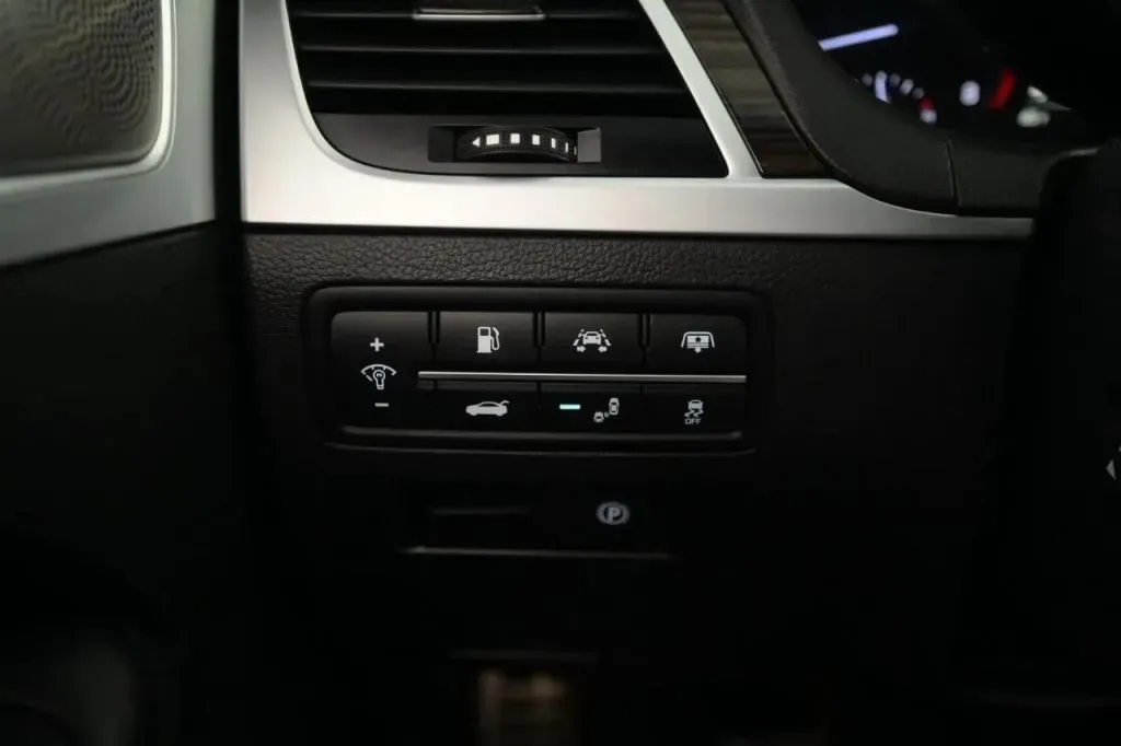 Genesis G80 photo 26