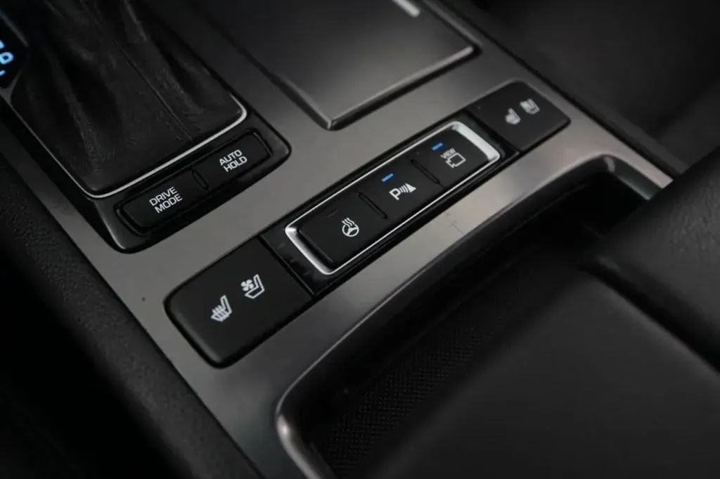 Genesis G80 photo 32
