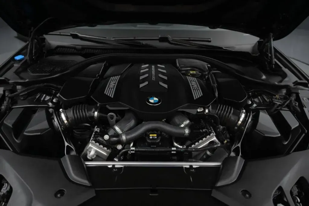 2021 BMW 5 Series M550i - Photo 21