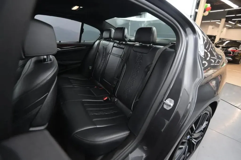 2021 BMW 5 Series M550i - Photo 47