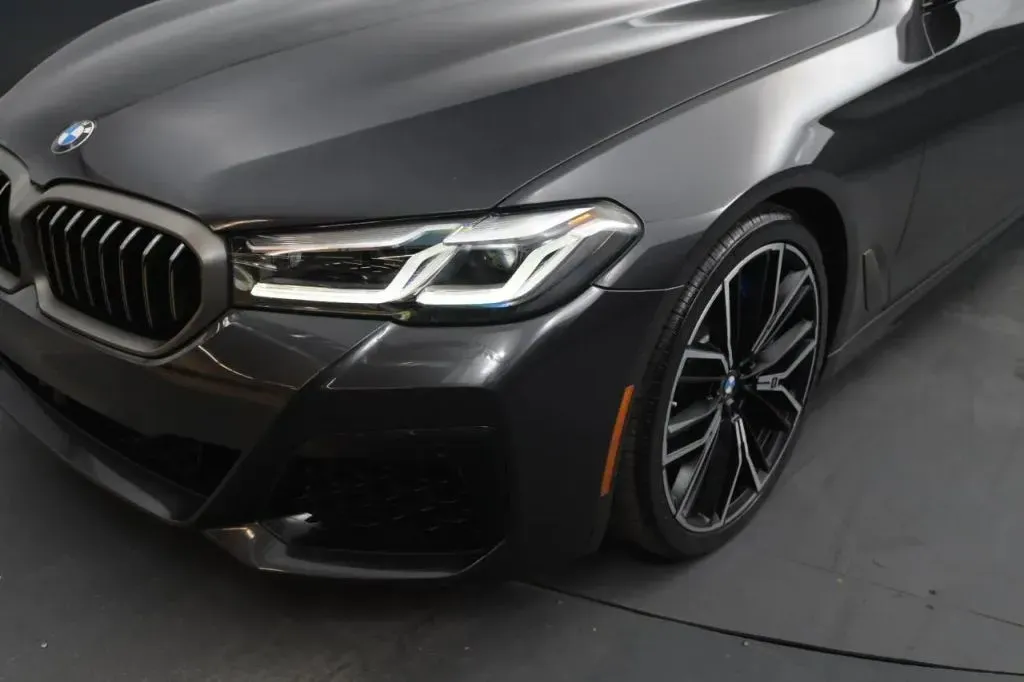2021 BMW 5 Series M550i - Photo 10