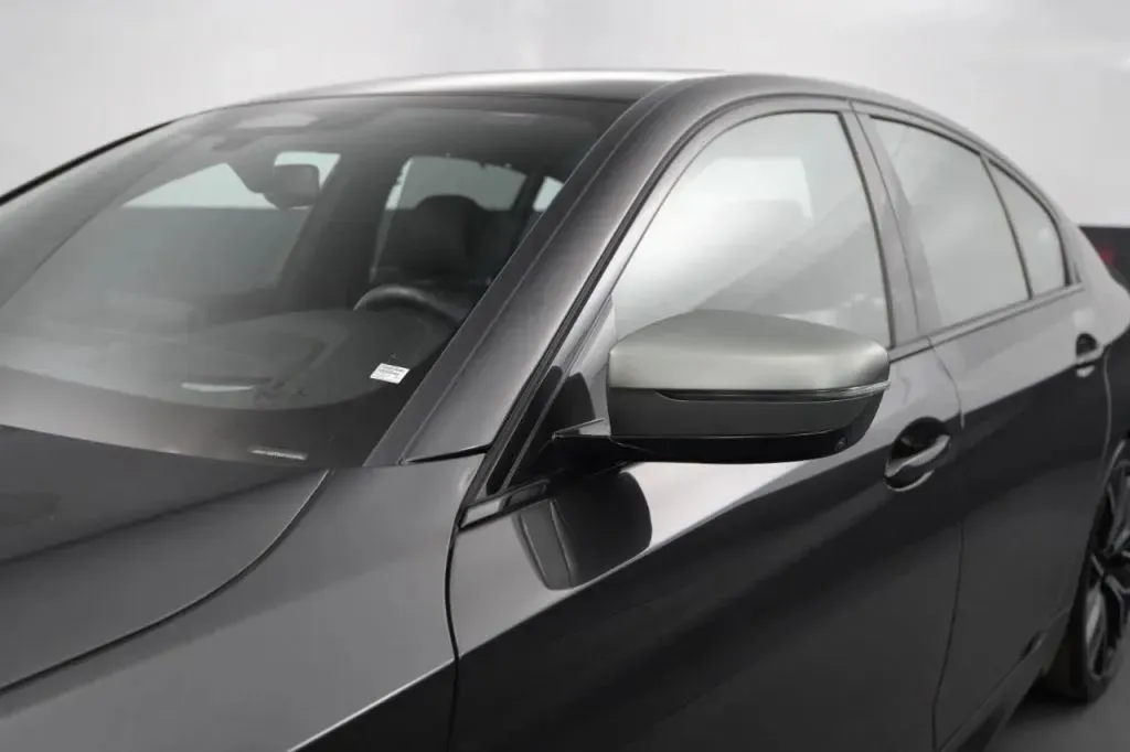 2021 BMW 5 Series M550i - Photo 12