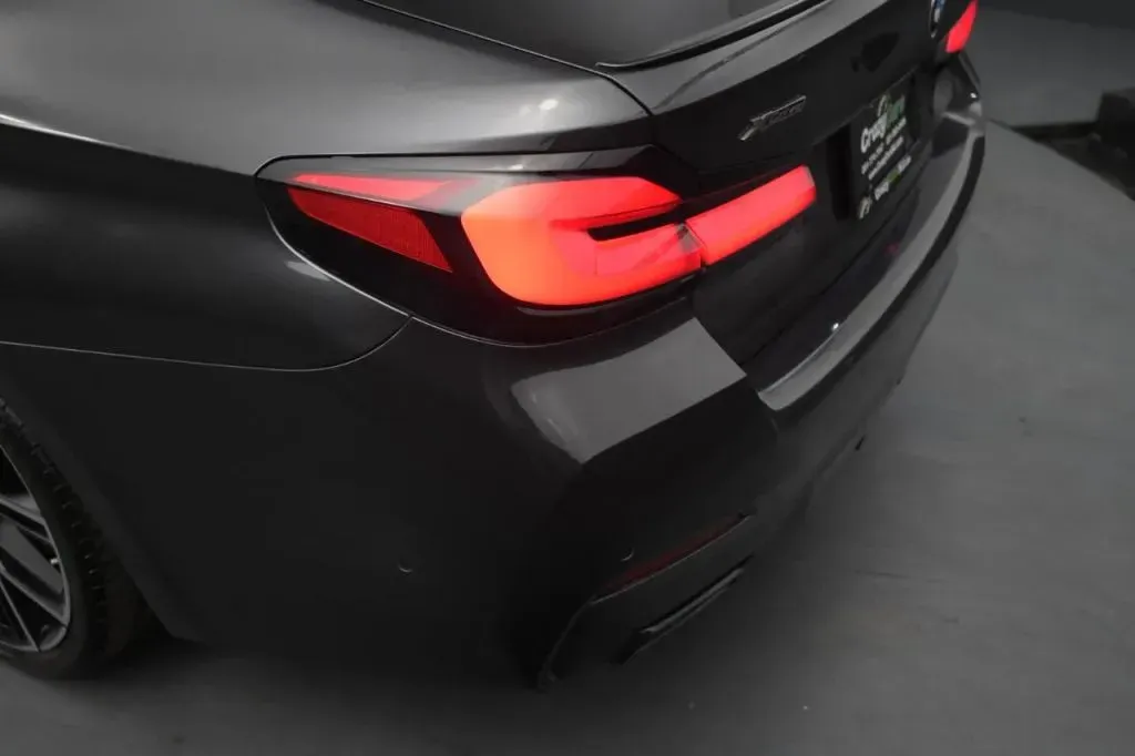 2021 BMW 5 Series M550i - Photo 17