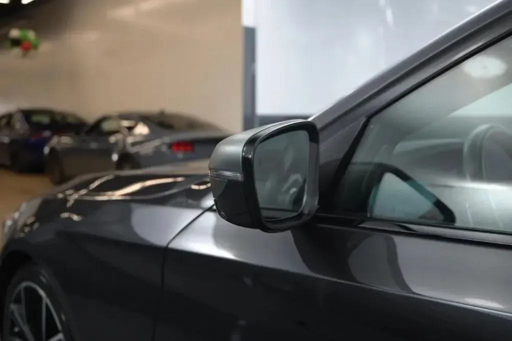 2021 BMW 5 Series M550i - Photo 14