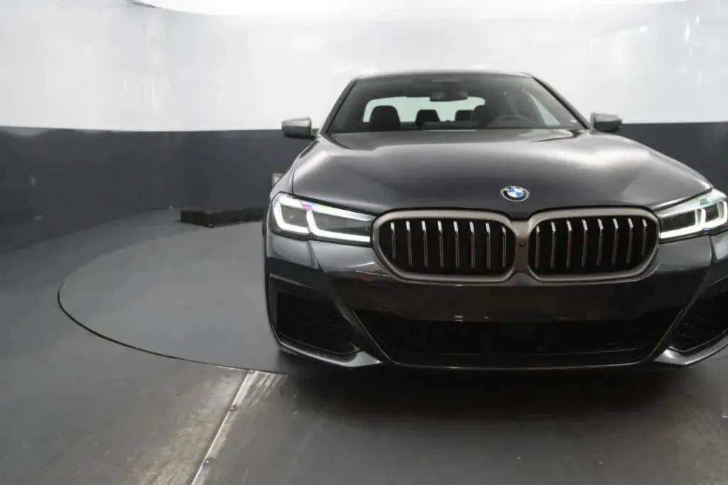 2021 BMW 5 Series M550i - Photo 9
