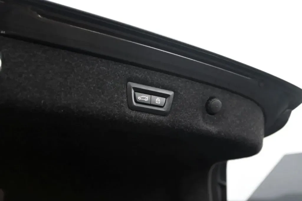 2021 BMW 5 Series M550i - Photo 50