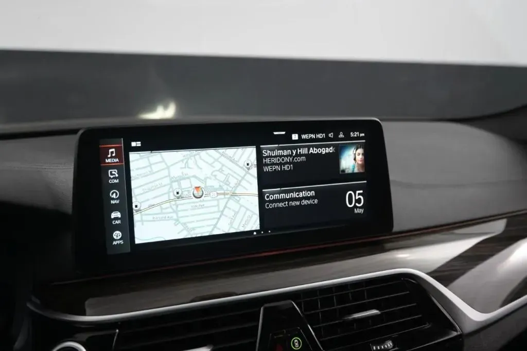 2021 BMW 5 Series M550i - Photo 27