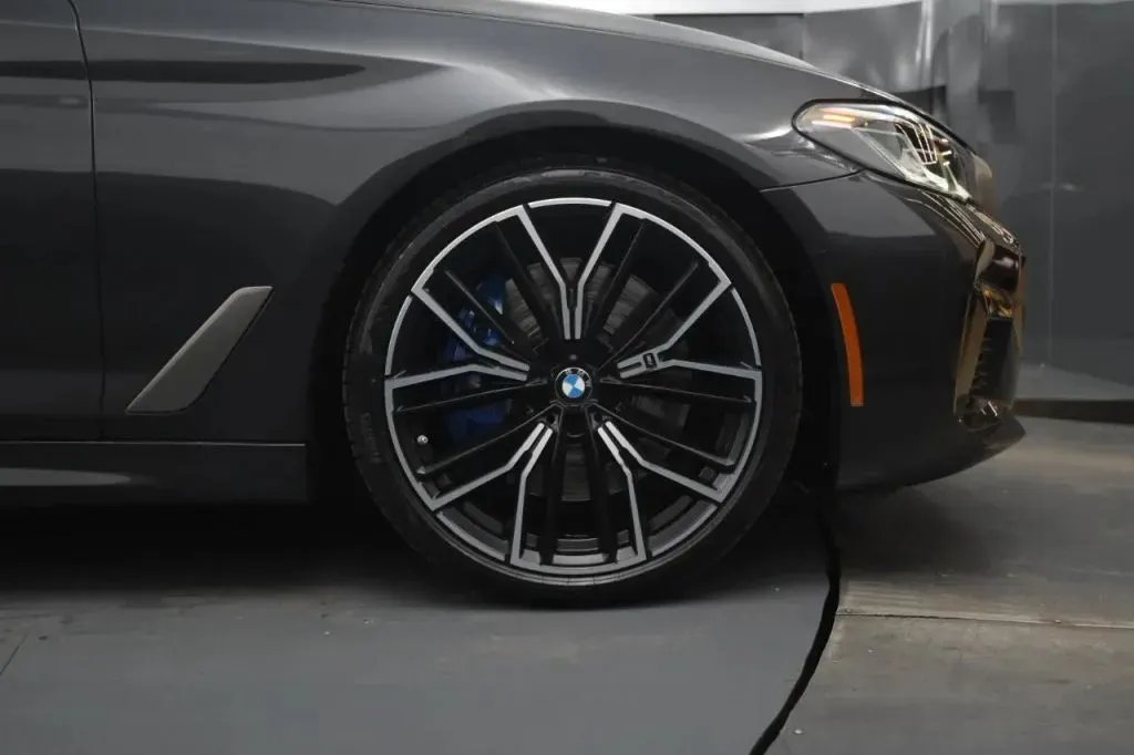 2021 BMW 5 Series M550i - Photo 20