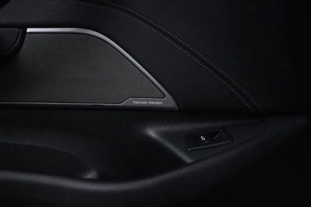 2021 BMW 5 Series M550i - Photo 32