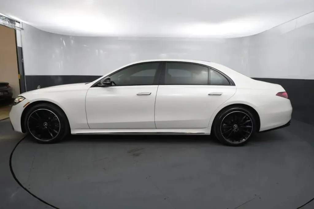 Mercedes-Benz S-Class photo 2