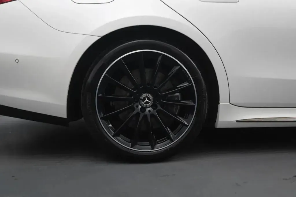Mercedes-Benz S-Class photo 17
