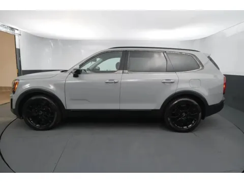 Photos of 2022 Kia Telluride SX Sport Utility 4D for sale in Hillside, NJ at Crazy Cars Hillside