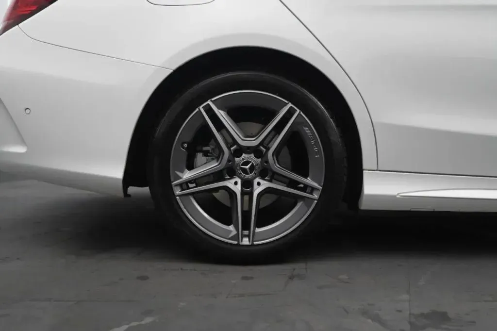 Mercedes-Benz C-Class photo 18